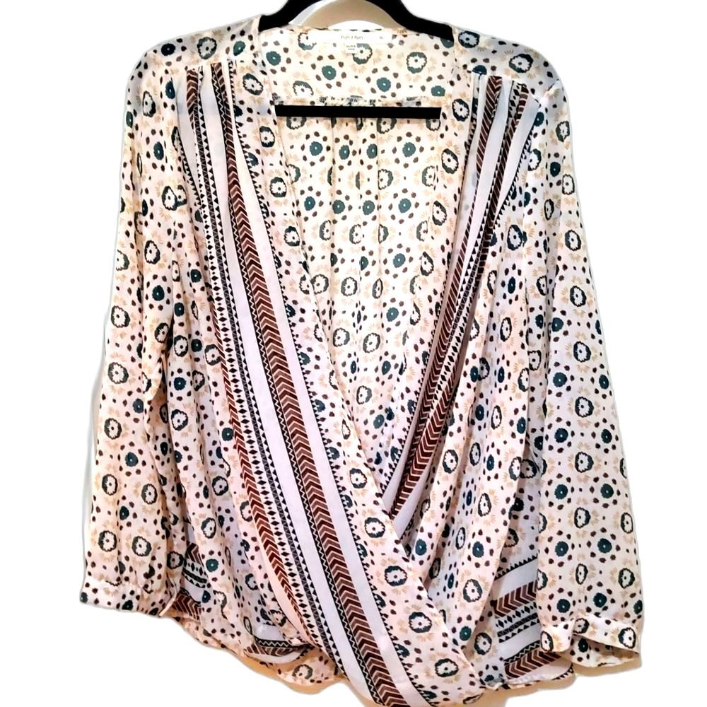 fun 2 fun Sheer Blouse. Size XL     LTOP094
